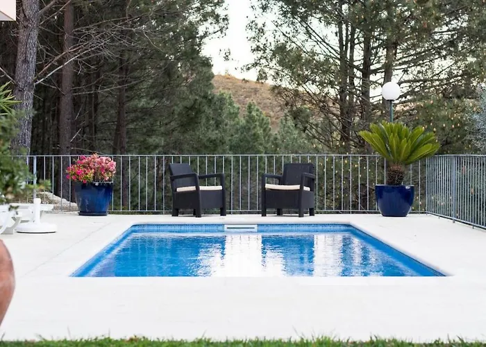 Deville Luxury Retreat *